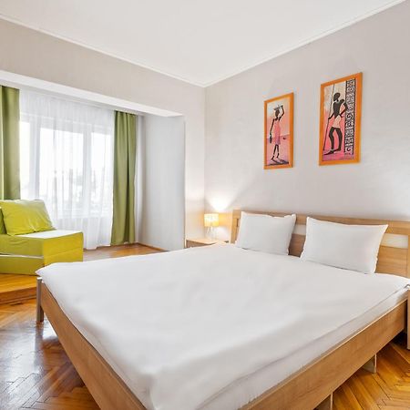 Apartament Helena Oradea Exteriör bild