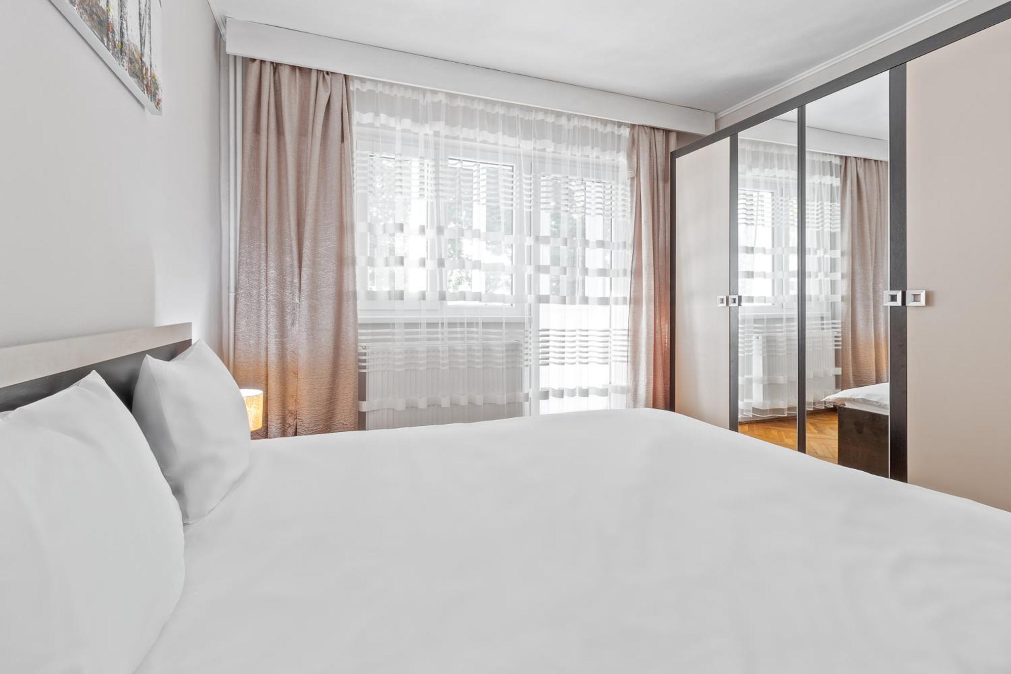Apartament Helena Oradea Exteriör bild